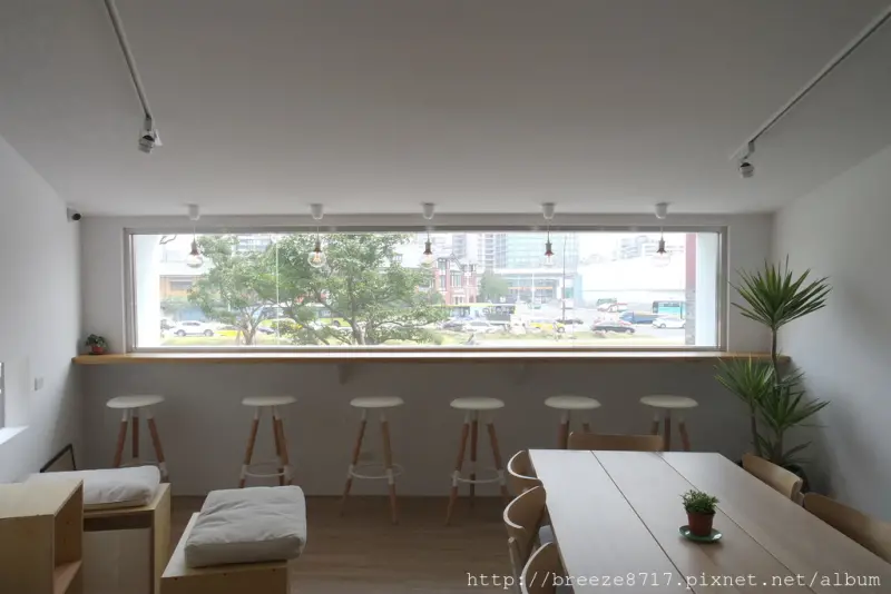 山小孩咖啡 MOUNTAIN KIDS COFFEE ROASTER｜白色系美麗窗景咖啡館【台北市】