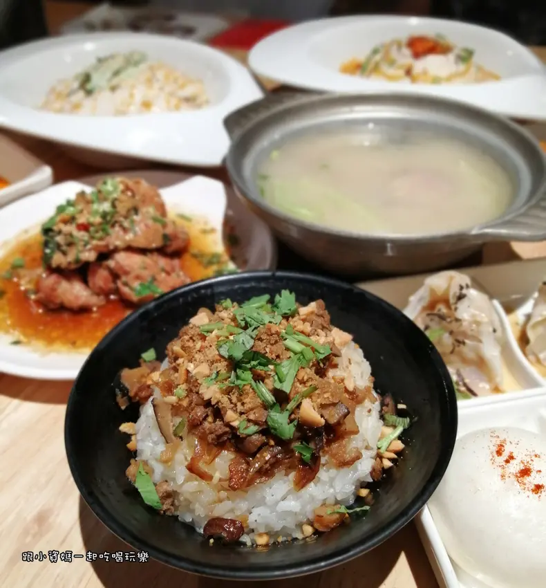 【台北美食記】永康錄 電視台爭相報導的養生餐廳 雞湯 涼麵 口水雞 肉燥飯 奶皇包 雲吞 天然果乾讓人一吃成主顧 永康街熱門餐廳推薦