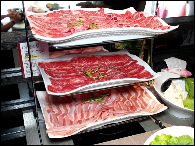 【大安區火鍋】肉老大頂級肉品涮涮鍋-忠孝復興店～超狂！分店新開幕，出示照片，加一元，多一鍋！