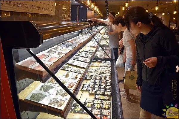 台中首見火鍋超市!產地直送挑完食材直接煮只要湯底30元免服務費CP值爆表        
      