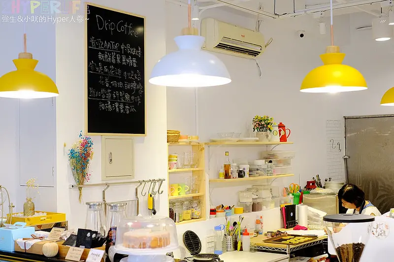 拉拉手lalaso cafe│是客製化蛋糕甜點工作室、也是日式小清新咖啡店，鬧中取靜又不限時的愜意空間棒棒噠～ @強生與小吠的Hyper人蔘~