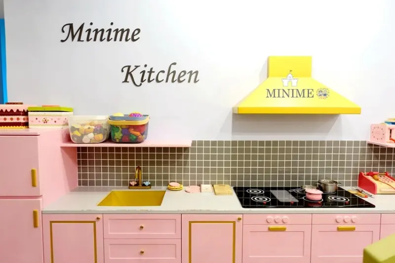 【台北大安區】♥Minime Kids Cafe♥東區韓風親子餐廳推薦,餐點好吃,有球池.城堡.扮家家酒遊戲區,下午時段還有大哥哥大姊姊帶動唱和說故事喔!
