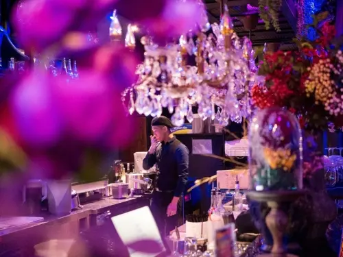 【台北信義ATT】Thaï.J Night夜場現場音樂酒吧，森林系花園環境網美超好拍，泰式料理餐酒