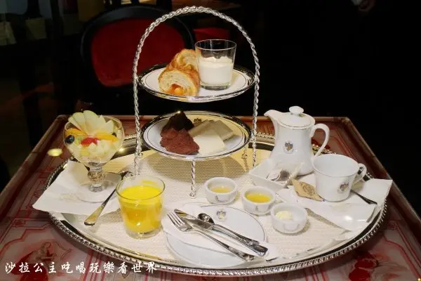 台中美食/IG.網美打卡必拍『Florian Café 福里安花神咖啡』新光三越台中中港店/義式慢活/楓糖胡桃派台中限定