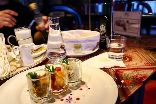 Caffè Florian  福里安花神台中店。曾被票選為全球最美咖啡館之稱也被譽為威尼斯的客廳