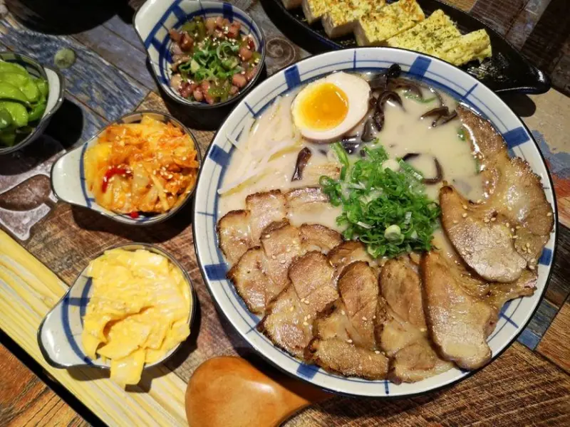 大里美食_山禾堂拉麵│台中拉麵推薦，無低消，還能免費加麵！ - 愛伊特candy的分享樂園