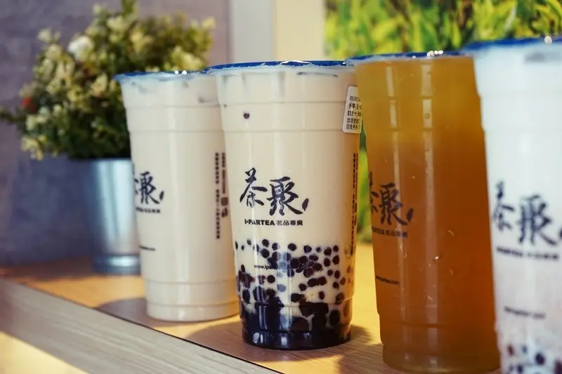 茶聚 台北長春店 ▏好茶喝無糖 百分百無添加甘醇順口。黃金芯芽新鮮、現泡、回甘。半熟奶茶 / 蘋安紅茶 TOP必點。中山區手搖飲推薦。