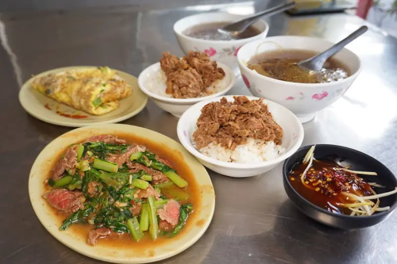 [溫體牛肉湯推薦] 台南新化阿蓮牛肉湯- 在地20年美味免費續湯+溫體牛肉燥飯吃到飽/ 台南美食推薦/ 新化美食