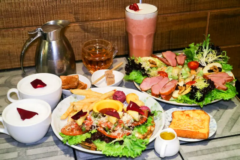 【高雄聚餐】多一點咖啡文化館 近文化中心 早午餐/定食/下午茶/麵包 約會談心好停車 捷運美食