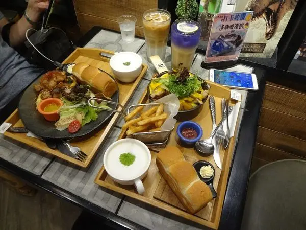 多一點咖啡館-高雄文化館~享受文青悠閒的早午餐~