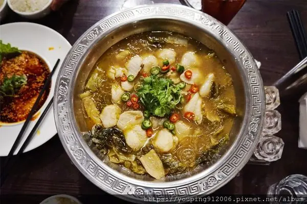 台北中正區｜瓦法奇朵 Waffogato，夏天就要吃酸酸辣辣的食物，正宗四川菜買一送一價錢可愛又超級好吃(附菜單)！