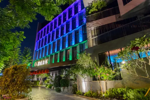 挪威森林台中漫活館|太平台中--全新開幕的森活休旅，低調奢華的現代設計，入住KTV房型盡情歡唱