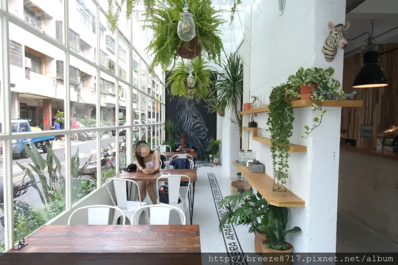 斑馬公寓咖啡 Zebra Apartment Cafe｜玻璃屋優雅早午餐【台中市】