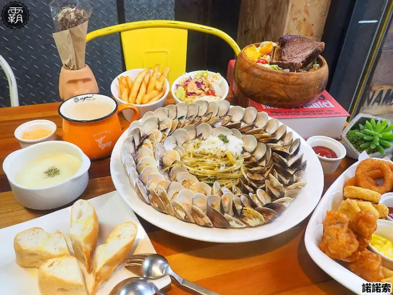 諾諾索義式料理，義大利麵爆多蛤蠣，蛤蠣圈滿滿圍個兩圈，CP值超高~