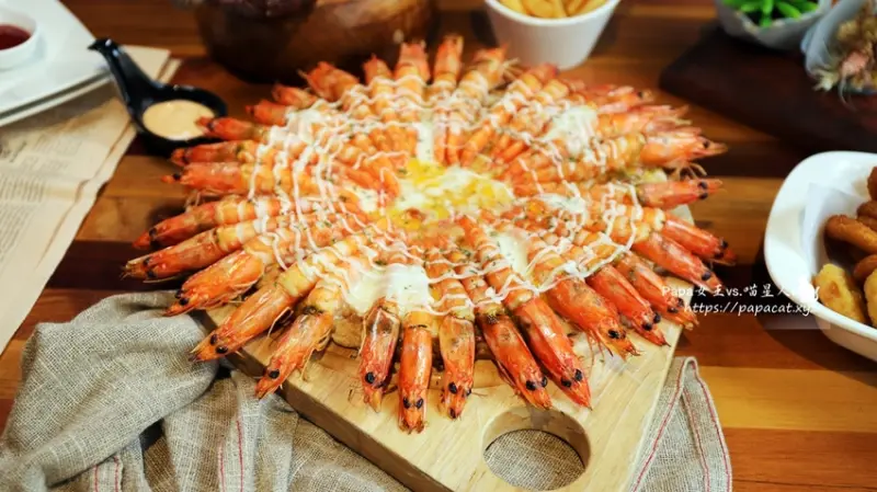 諾諾索 Non Lo So 義式料理 爆蝦痛風Pizza VS 貪食蛇版的爆炸蛤蠣麵，挑戰不只是你的視覺味蕾 一中商圈美食 Papa女王vs.喵星人N