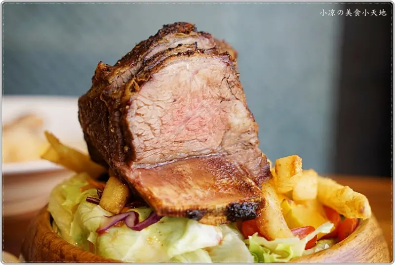 台中北區║藏匿中友百貨巷弄美食，台塑牛小排霸氣登場VS蛤蠣多到爆看不到麵，到底要吃哪一樣啊？ - 小凉的美食小天地