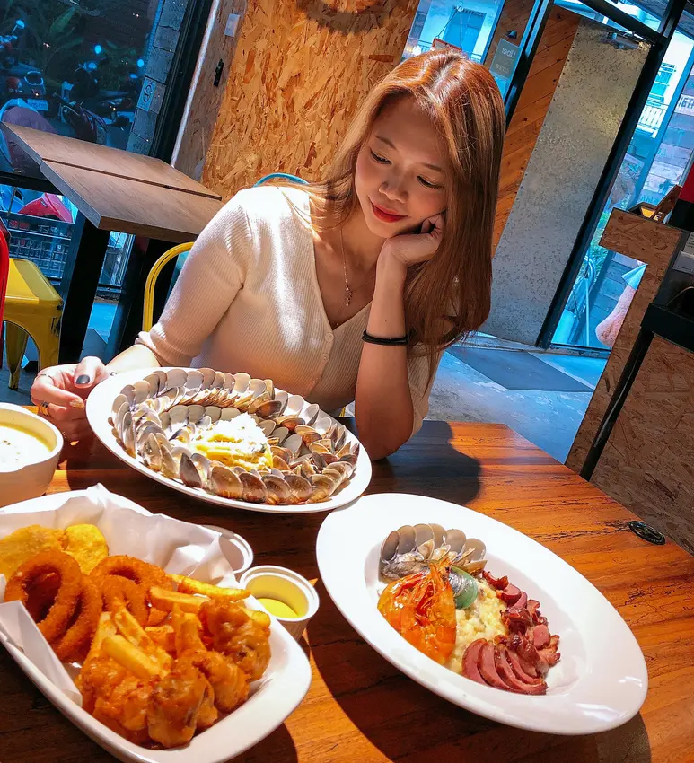 [慧♡響食]諾諾索義式料理.台中一中美食.超狂蛤蠣份量飽到天靈蓋