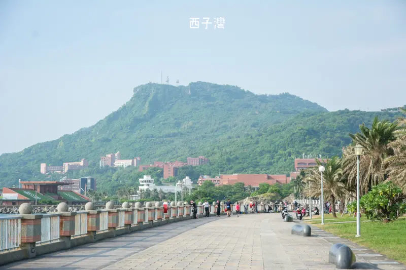 ｜高雄景點｜西子灣，來高雄一定要來的熱門景點，觀海踏浪賞夕陽的好地方 - 阿婷的旅行札記。