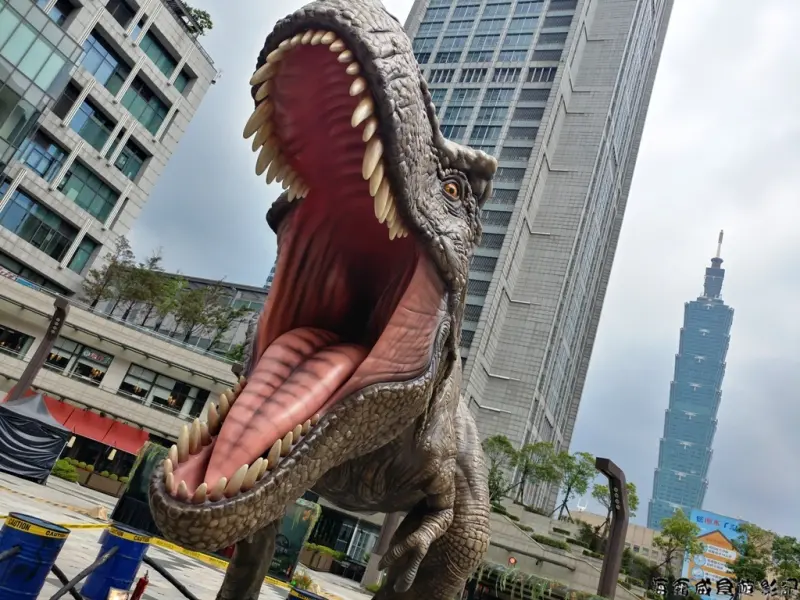 台北●統一時代百貨【暴龍入侵信義區】101也淪陷 侏羅紀世界：隕落國度 蠻荒探險