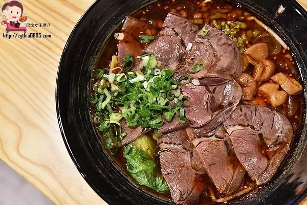 中壢SOGO附近的酸辣粉，可以客製化，想吃多麻多辣咧~等你來挑戰