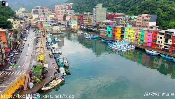 【基隆。中正】正濱漁港（懷舊碼頭）。彩色小屋。台版威尼斯。懷舊漁港彩繪大變身。空拍攝影