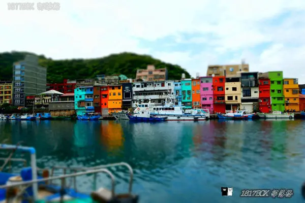 【基隆。中正】懷舊漁港彩繪大變身。彩色小屋。正濱漁港。台版威尼斯。IG打卡熱門景點