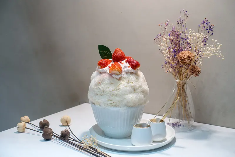 | Taiwan Taipei 台灣 台北 中山區 中山站 ☻ PiiK挑食菓物 | 清新野餐風格冰品店 . 草莓季必吃