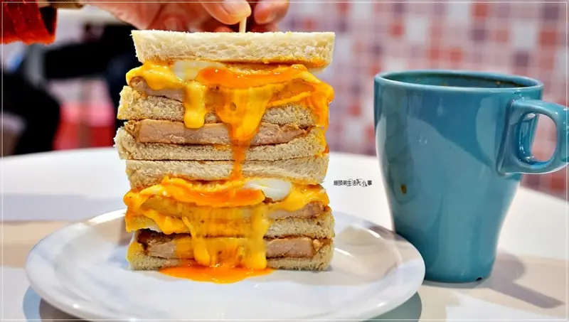 【新北美食】餓店／台北橋捷運站～GOOGLE評論4.1顆網美早午餐餐廳，起司控不容錯過，超爆漿起司控雙倍豬排肉蛋