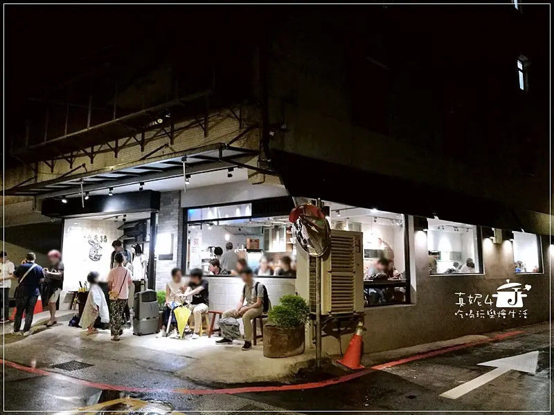 <新店排隊美食>功夫豬私廚好麵，牛筋牛肉爛到嘟嘟好，吃了會上癮的牛肉麵 - 真妮4吃喝玩樂燴生活