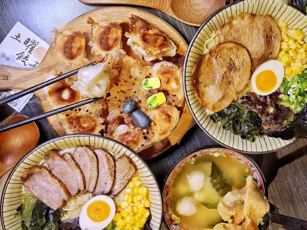 【食記x台中】土曜餃子。大里巷弄美食。平價日式拉麵。爆湯煎餃子。