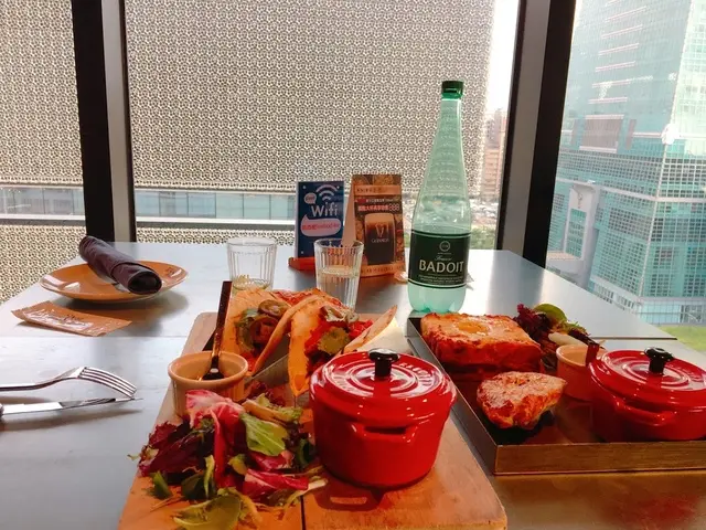 【花酒藏海鮮吧/侏羅紀公園恐龍現身】台北信義區新開高空景觀餐廳/高級時尚餐廳享用早午餐/置身海洋世界裡用餐/侏羅紀公園小心恐龍出没信義區