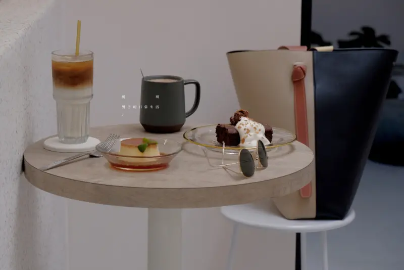 台北麓鳩，裝載甜點咖啡的白色小屋，還有悠閒的心情。松山區美食/台北下午茶【男子的日常生活】