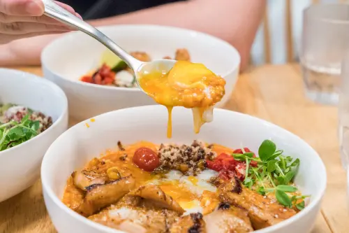 中山站赤峰街美食 桔梗燉飯 紅到香港旺角的質感美食 美味必點：花雕奶油雞