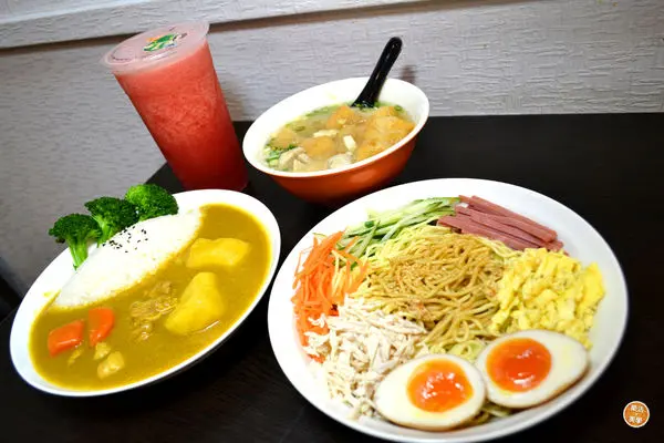 【桃園美食】《郝記涼麵咖哩飯專賣店》涼麵配料自由選 濃香咖哩飯/味噌貢丸湯 清涼退火西瓜汁