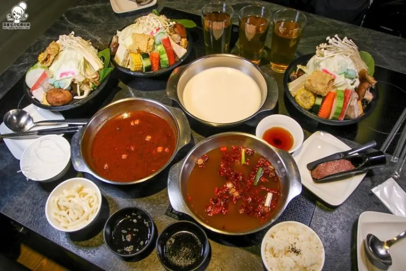 高雄聚餐、逛街吃鍋就到九勺涮涮鍋火鍋，多樣湯底、大肉盤、超薄千層豆腐紙 x 新光三越高雄左營店 - 跟著尼力吃喝玩樂＆親子生活