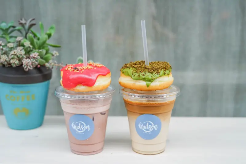 Hudson Coffee X魔王 台北大同區 赤峰街清新簡約甜甜圈咖啡店 牛奶糖甜甜圈 抹茶甜甜圈 覆盆莓甜甜圈 每日新鮮製作 捷運雙連站 內文有店家資訊