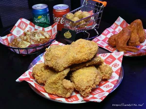 台中美食│法大炸雞-西屯總店〃台中美式炸雞推薦！炸雞外脆內嫩又多汁，還有提供內用座位區～        
      