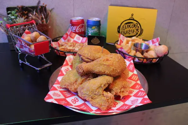 台中美食｜法大炸雞Fukdup Fried Chicken-西屯總店-炸雞鮮嫩多汁，附設內用坐位區