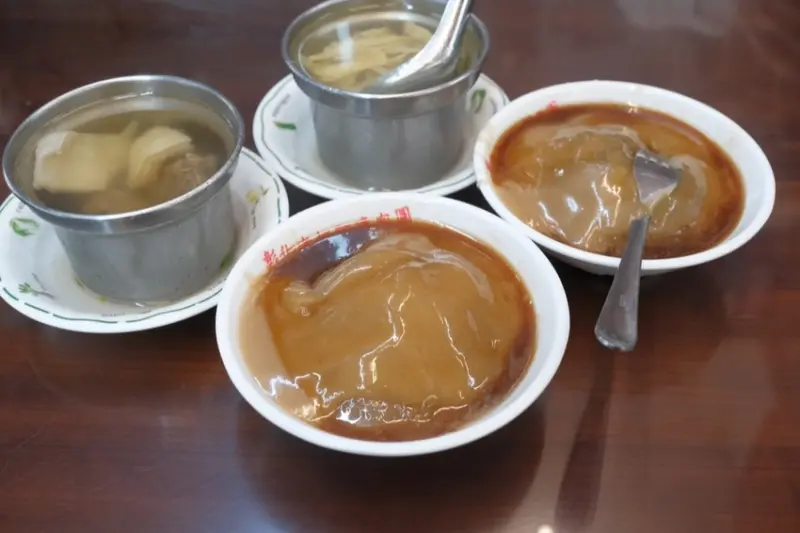 彰化必吃美食 阿璋肉圓｜網友好評推薦！熱賣50年在地老字號肉圓，用料實在、淋上獨特招牌醬料，讓人一試成主顧！ · 算命的說我很愛吃