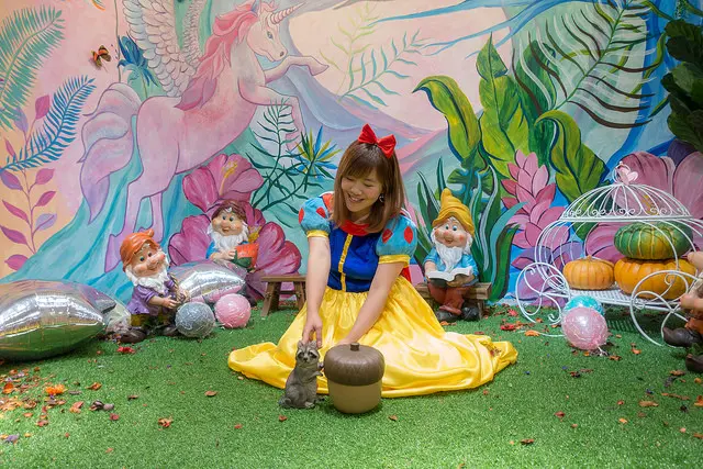 | Taiwan Taipei 台灣 台北 大安區 ☻ 圖角獸咖啡Paint cafe | 網美經營的咖啡廳 . 東區網美打卡新景點 . 白雪公主打卡牆太夢幻