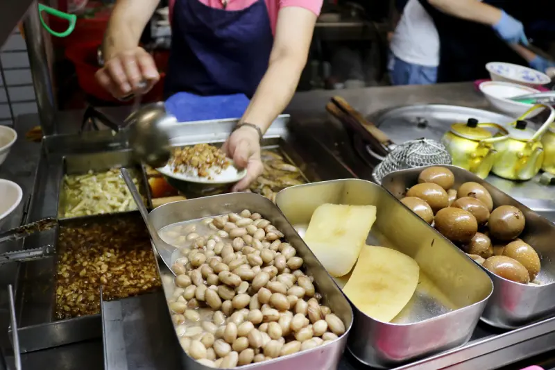 台北｜萬華美食 康定路麻油雞 當歸豬腳 近龍山寺小吃推薦！ - 奇奇一起玩樂趣