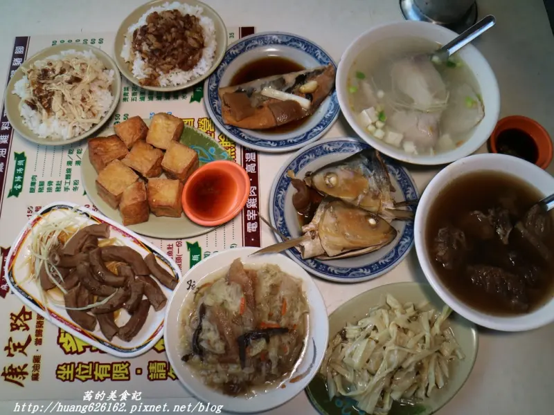 【台北萬華區】萬華在地40年老店『康定路麻油雞。當歸豬腳』永豐銀行騎樓前/ 剝皮寮歷史區旁/艋舺美食/捷運龍山寺