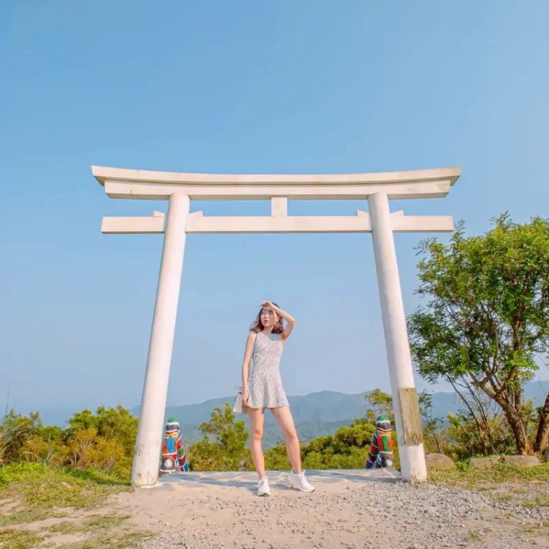 離天空最近的純白鳥居必拍，晚上還能拍攝銀河 | 【屏東 牡丹】高士神社