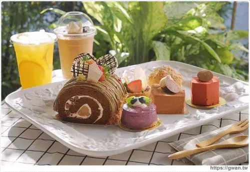 馥漫新品小蛋糕，百元有找，月底前加購飲料再半價