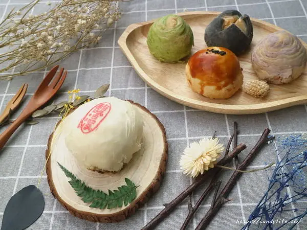 台中美食│馥漫麵包花園〃中秋禮盒客製化，傳統蛋黃酥、綠豆凸，還有獨創巧方酥～