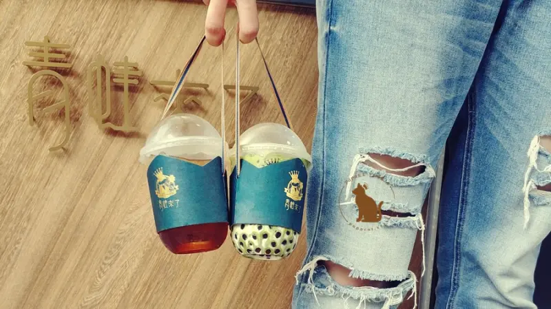 青蛙來了-Plaza愛廣場 手搖飲料-英倫紳士風格搭配古早味 愛玉 仙草 紅心粉圓粉嫩Q 蹦出懷念的味道　@papa女王vs.喵星人Ｎ