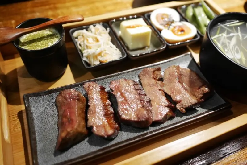 【台北】士林 澠井川炭燒厚切牛舌 平價串燒、必吃厚切牛舌定食、麻辣牛舌麵♥♥♥