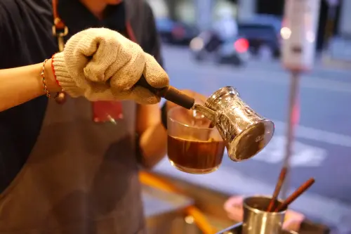 兩光咖啡：品味土耳其現煮原始炭燒方式咖啡，全台灣僅此一家獨賣(台北市永樂市場旁)