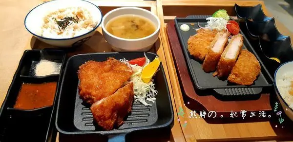 【台中】外酥內嫩炸豬排-雖不大-口感美味不輸其他名店-還有無限供應熱湯-飲品-生菜沙拉就在秋刀鬪肥牛