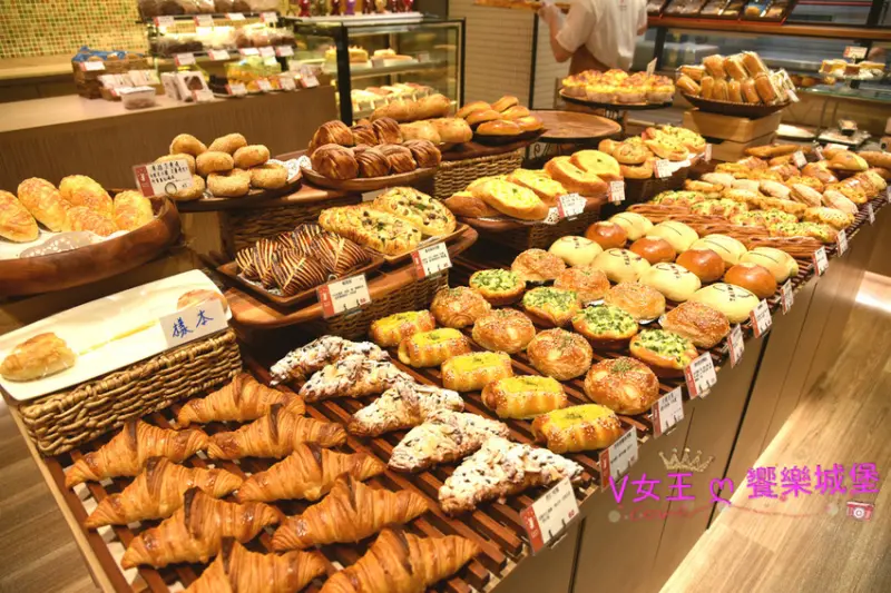 【台北麵包】FaomiiBakery 法歐米麵包工坊 ~ 起司控不能錯過的 三種起司超夯拉絲包、高成本天然酵母做成 義大利水果麵包，店內每一樣都是老闆的用心跟堅持 !